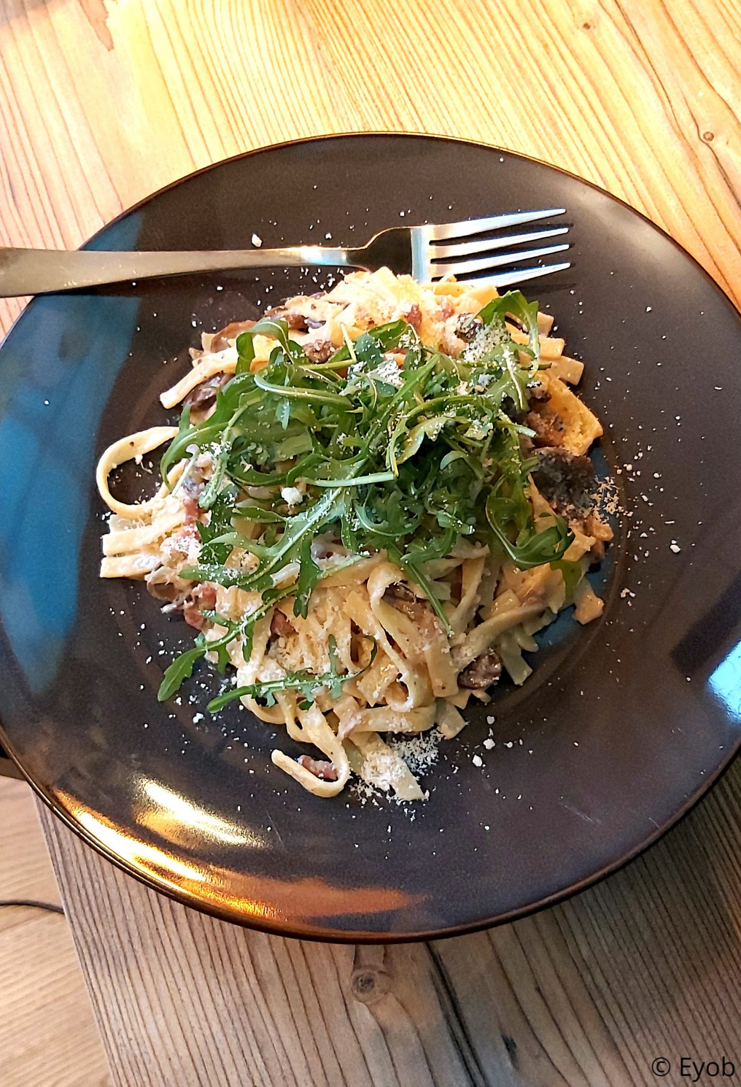 Een kleurrijk bordje vol, althans vind ik haha. Maandag aten we aardappelpartjes die gemarineerd zijn in kruidenolie.