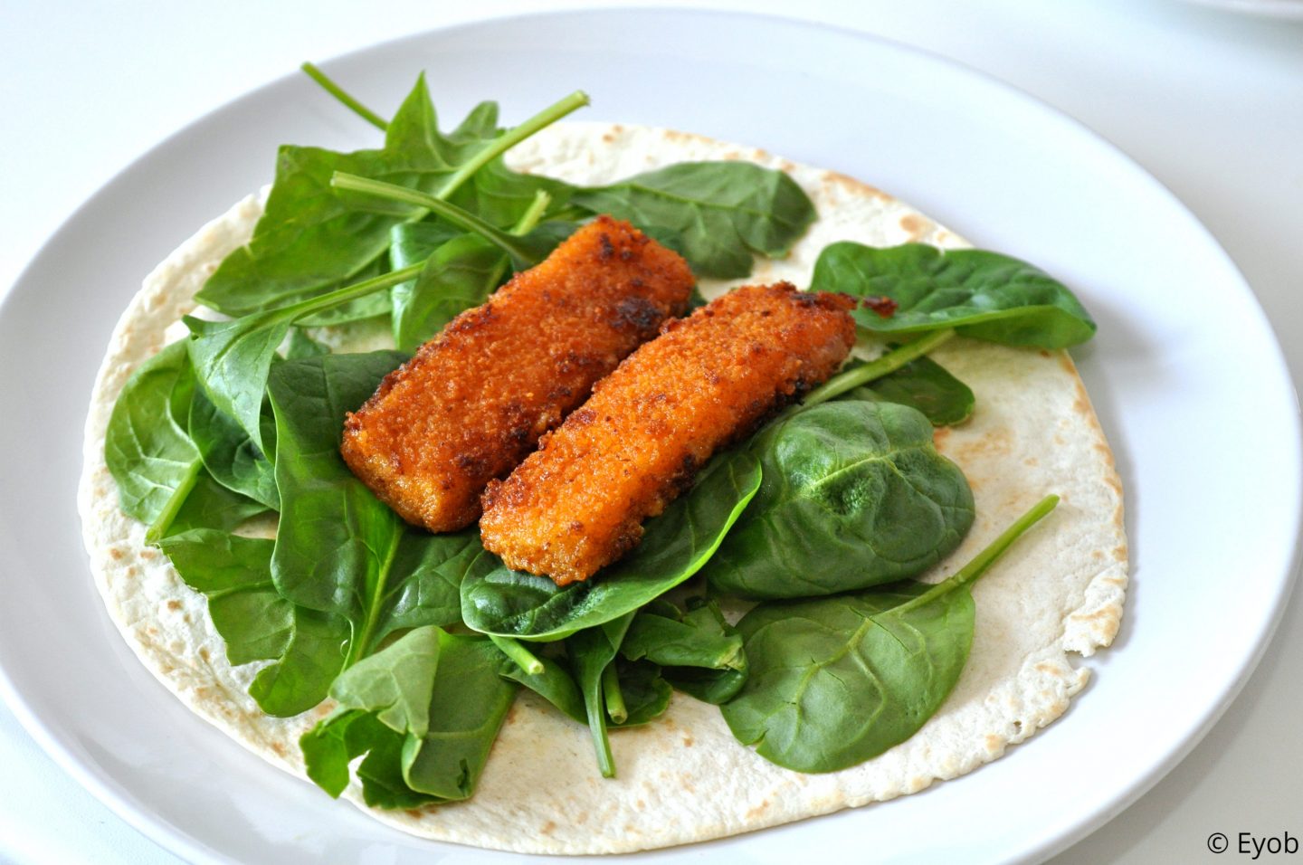 Gevulde wrap met vissticks, spinazie en ravigotesaus