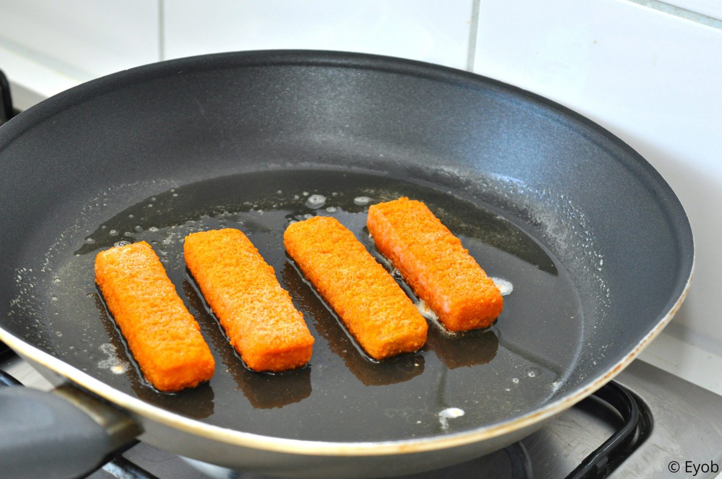Gevulde wrap met vissticks, spinazie en ravigotesaus