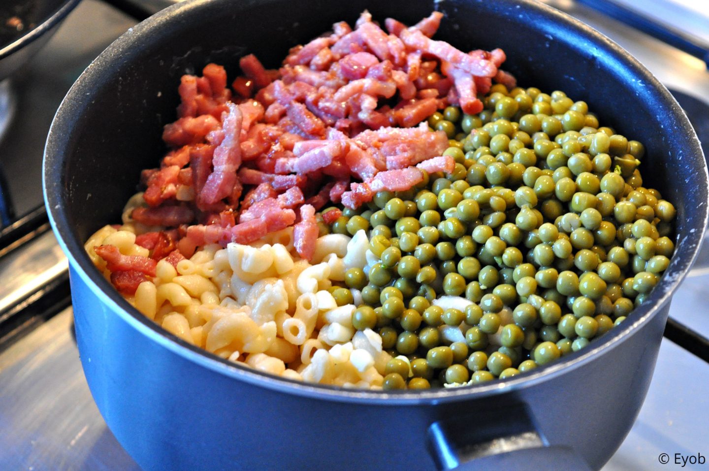 Pasta met broccolisaus en spekjes