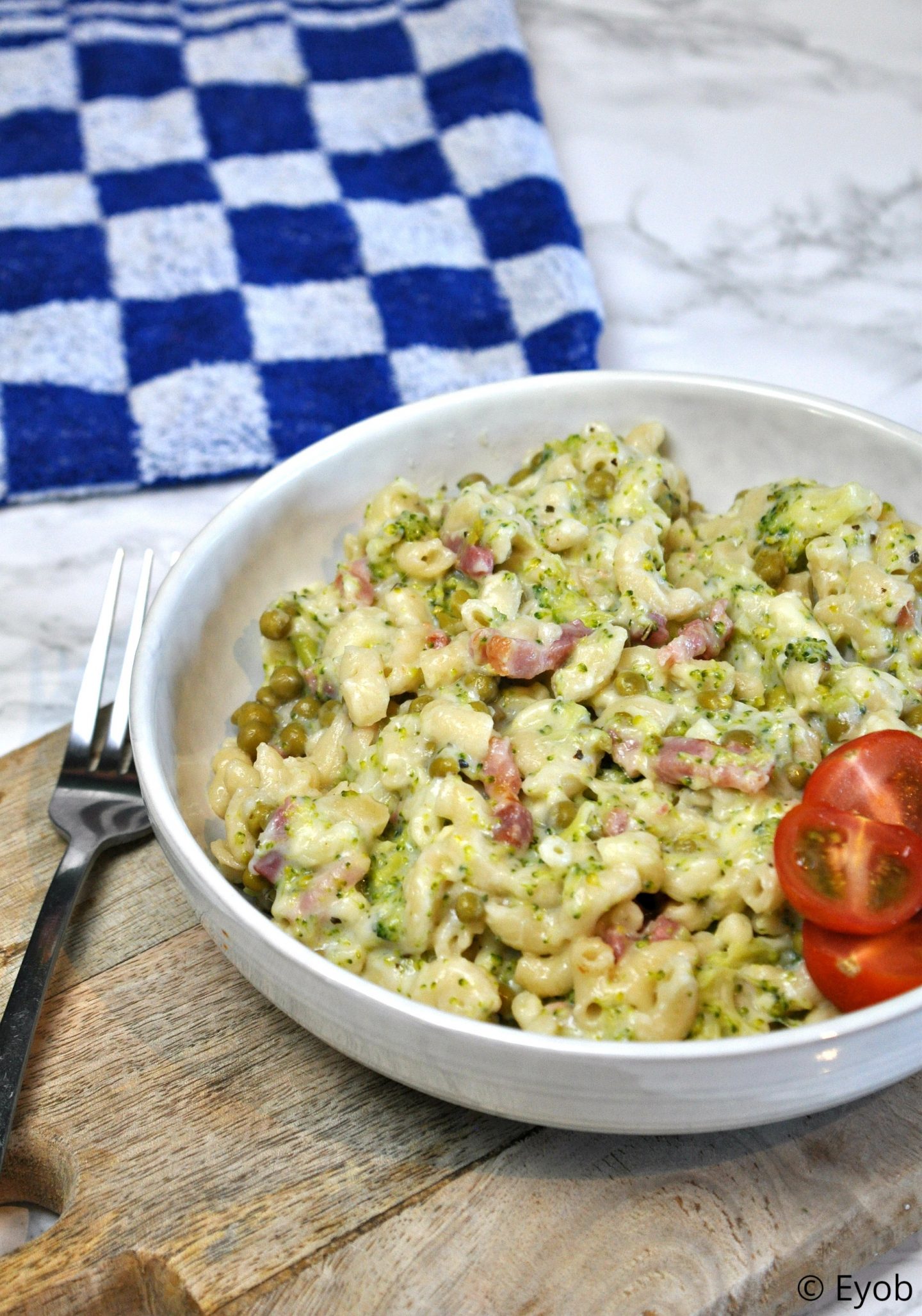 Pasta met broccolisaus en spekjes