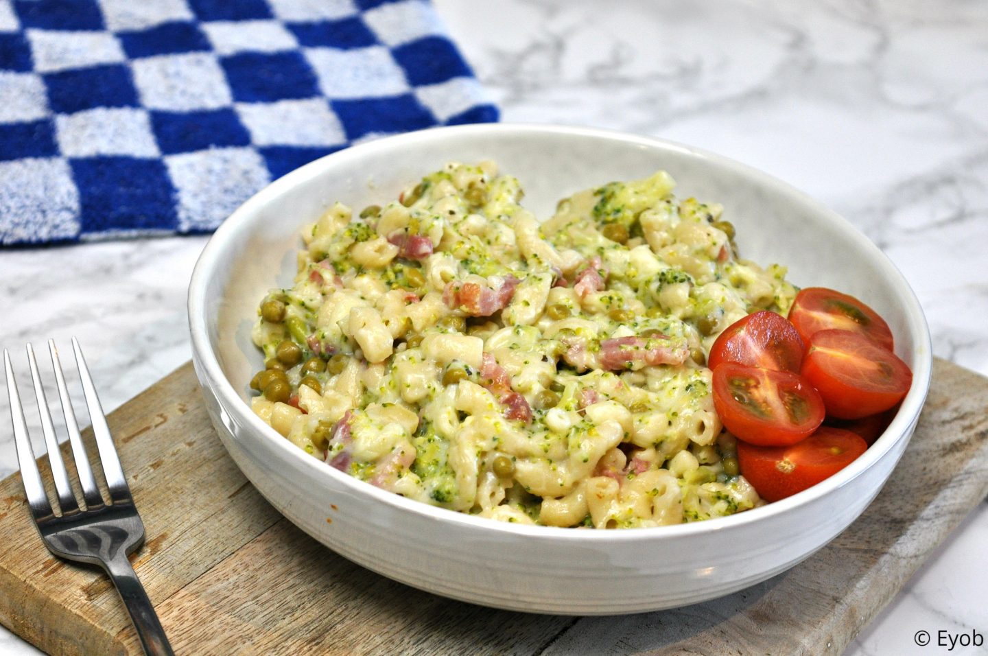 Pasta met broccolisaus en spekjes