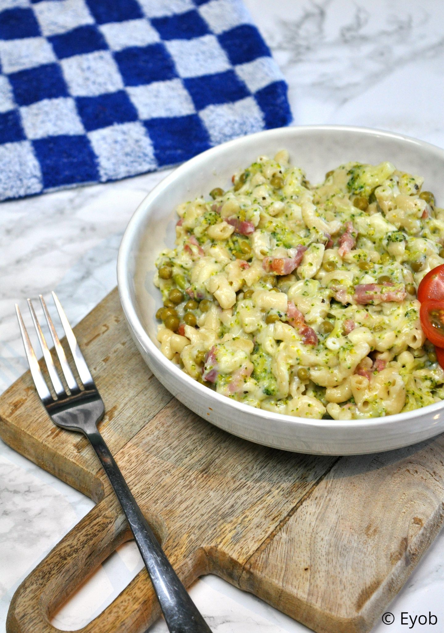 Pasta met broccolisaus en spekjes