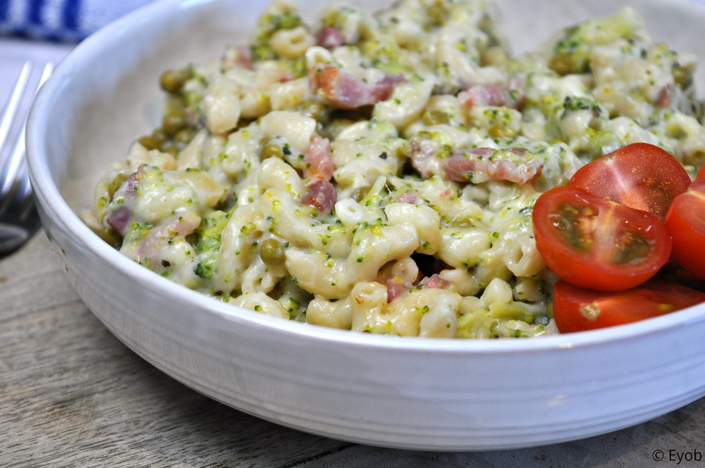 Pasta met broccolisaus en spekjes
