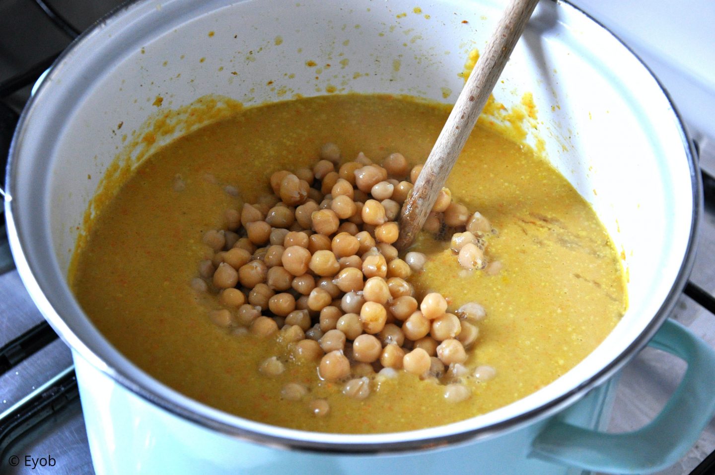 Pompoensoep met kokosmelk en kikkererwten